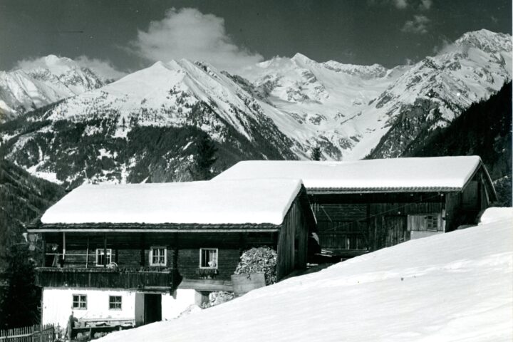 The old Rieplechnhof in winter